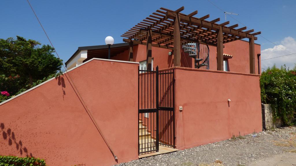 פוצאלו La Villa Rosa Al Mare מראה חיצוני תמונה